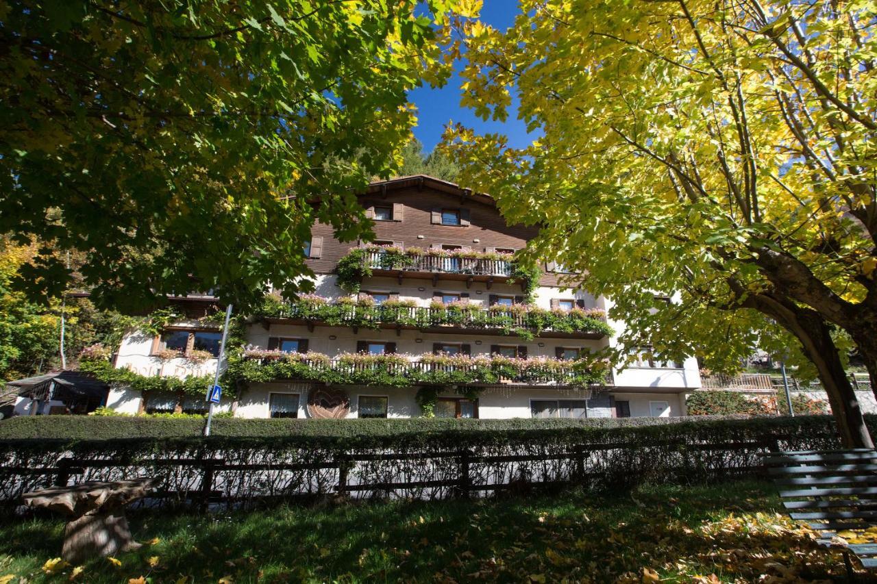 Hotel Daniela ボルミオ エクステリア 写真